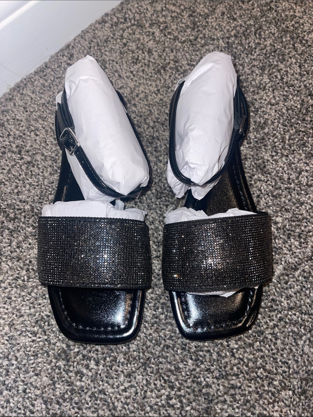 Jewel Badgley Mischka Black Sparkle Square-Toe Strap Sandals